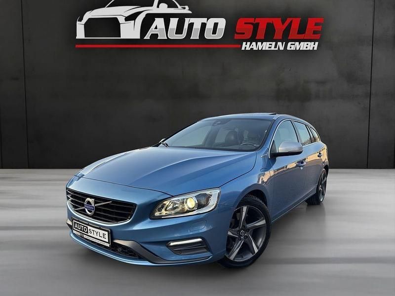 Gebraucht Volvo V60 Momentum 220 PS (161 kW) 2015 Blau Kombi