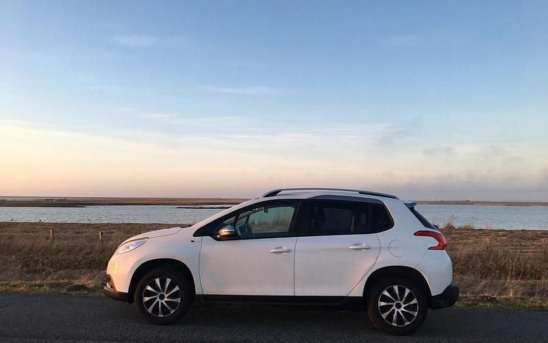 Weiß Gebraucht 2016 Peugeot 2008 Style SUV | 7.900 € (Etwas zu teuer) - Bild 1/4