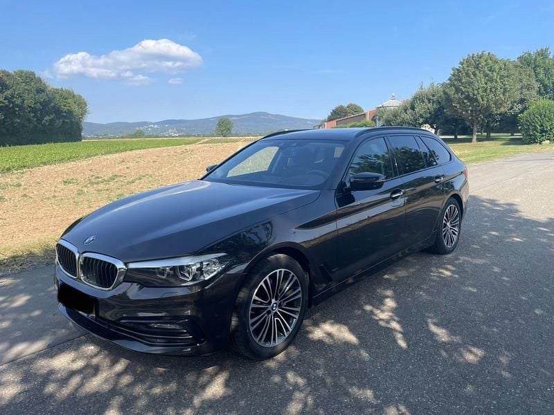 Braun Gebraucht 2017 BMW 520 Sport Line Kombi | 17.900 € (Fairer Preis) - Bild 1/4