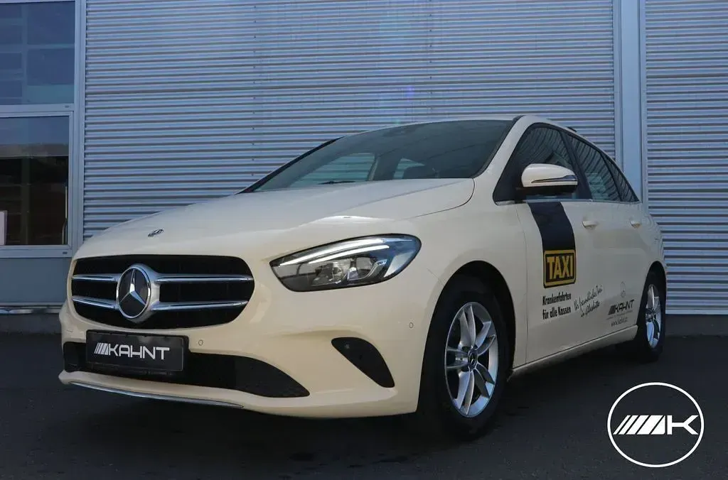 Gebraucht Mercedes 180 Style 116 PS (85 kW) 2019 Beige Limousine