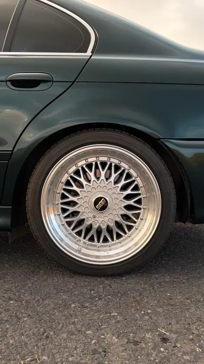 Gebraucht BMW 523 M Sport 170 PS (125 kW) 1999 Grün Limousine