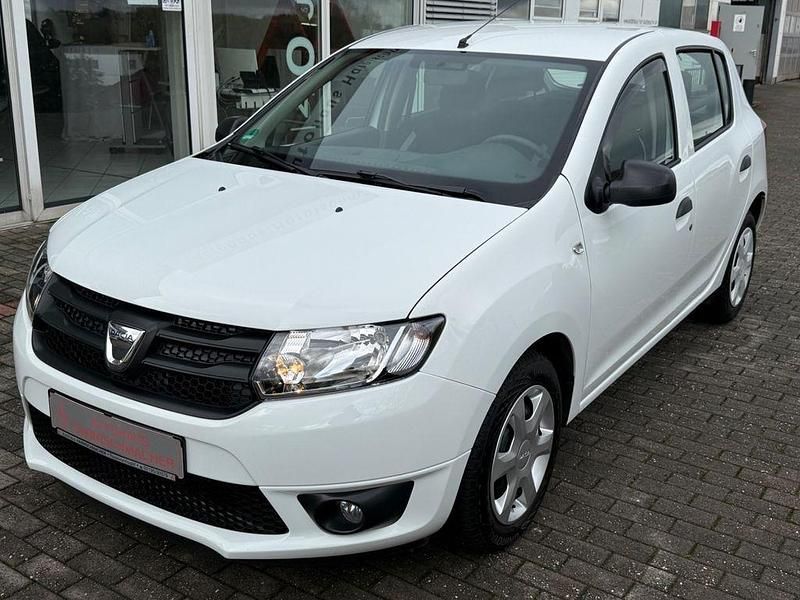Weiß Gebraucht 2016 Dacia Sandero Ambiance Kleinwagen | 8.700 € (Fairer Preis) - Bild 1/4