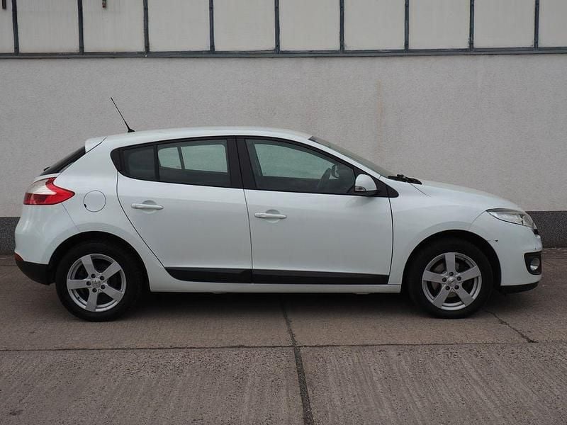 Gebraucht Renault Mégane Expression 116 PS (85 kW) 2012 Weiß Limousine