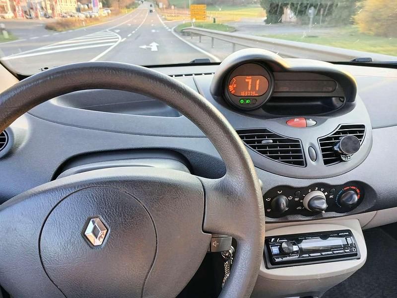 Rot Gebraucht 2007 Renault Twingo Authentique Kleinwagen | 1.700 € (Etwas zu teuer) - Bild 1/4