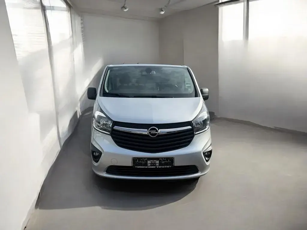 Gebraucht Opel Vivaro 145 PS (106 kW) 2017 Silber Van / Kleinbus