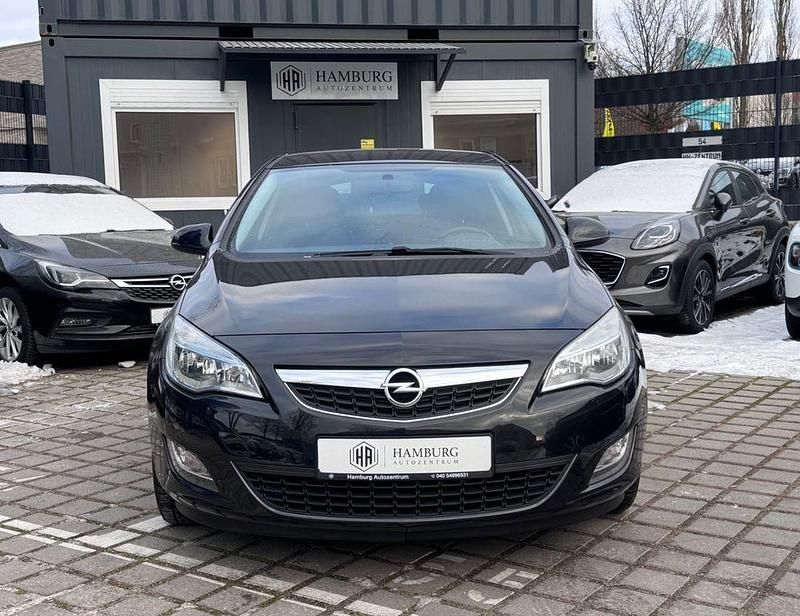 Gebraucht Opel Astra 140 PS (102 kW) 2012 Schwarz Limousine