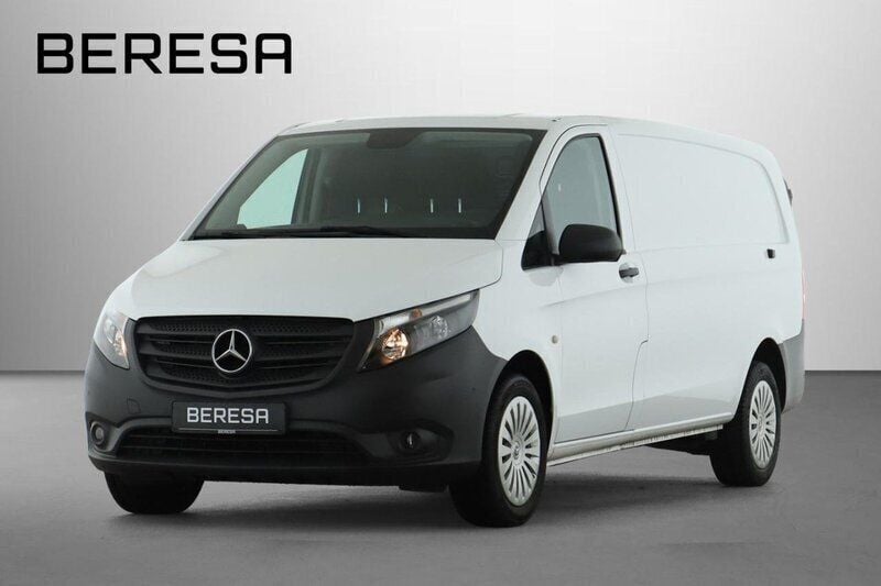Arktikweiß Gebraucht 2023 Mercedes Vito Van / Kleinbus | 32.939 € (Guter Preis) - Bild 1/4
