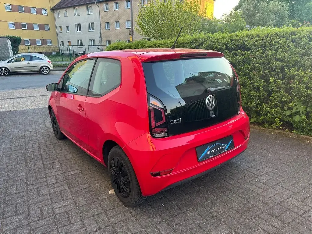 Usado VW up! move up! 60 CV (44 kW) 2018 Rojo Utilitario