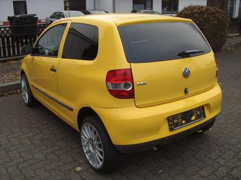Gebraucht VW Fox 54 PS (39 kW) 2005 Gelb Kleinwagen