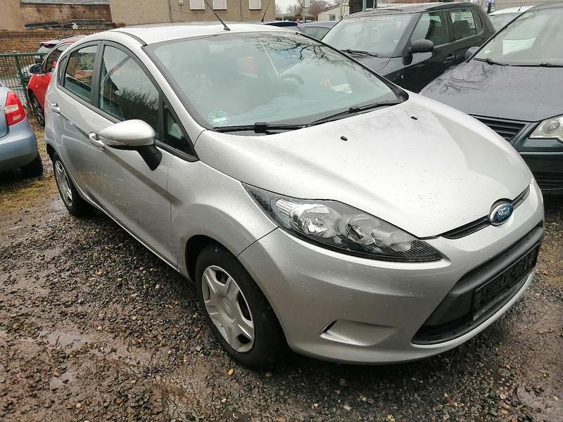 Gebraucht Ford Fiesta Trend 82 PS (60 kW) 2009 Silber Kleinwagen