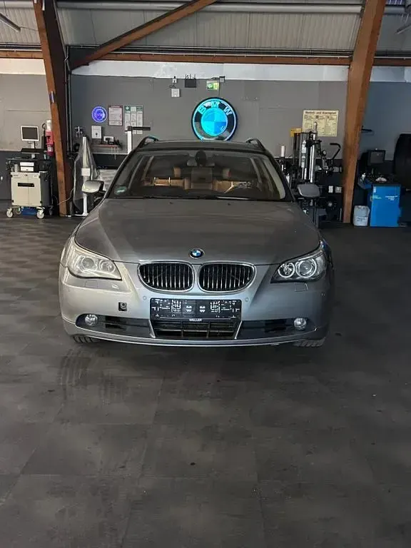 Gebraucht BMW 525 218 PS (160 kW) 2007 Grau Kombi