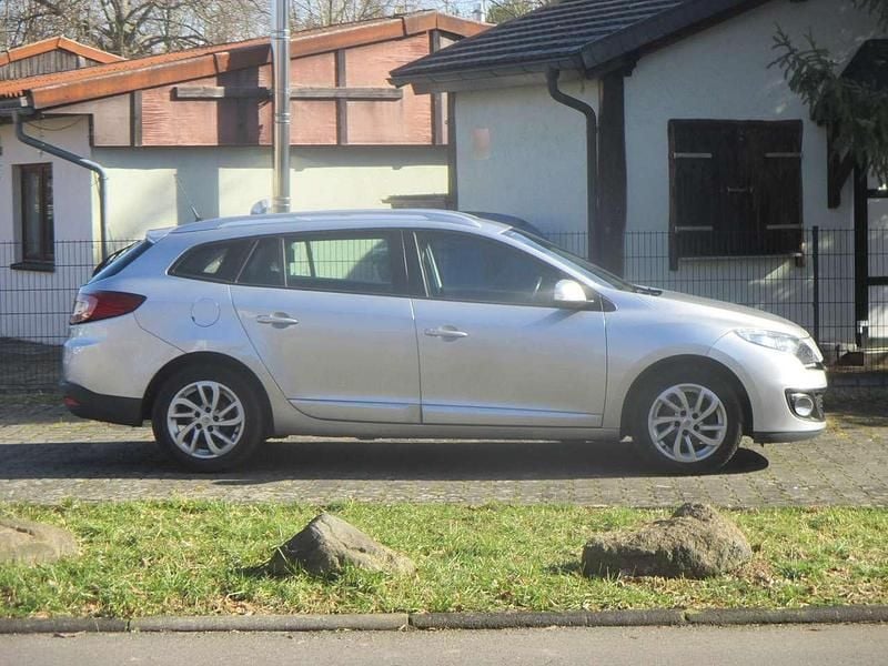 Gebraucht Renault Mégane GrandTour Initiale Paris 116 PS (85 kW) 2013 Platingrau Kombi