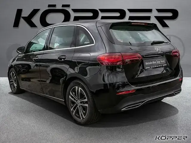 Gebraucht Mercedes B180 Advanced 150 PS (110 kW) 2025 Schwarz Kleinwagen