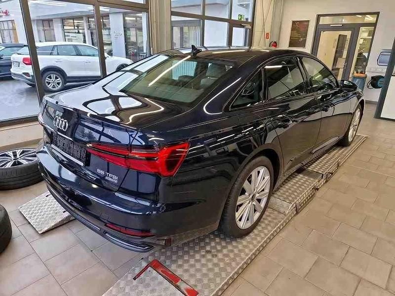 Gebraucht Audi A6 Ambiente 340 PS (250 kW) 2022 Firmamentblau metallic Limousine