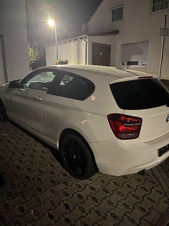 Gebraucht BMW 114 Sport Line 102 PS (75 kW) 2013 Weiß Kleinwagen
