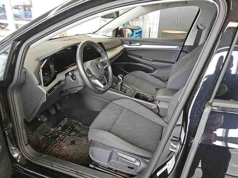 Gebraucht VW Golf VIII Life 131 PS (96 kW) 2023 Schwarz Limousine
