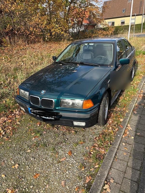 Grün Gebraucht 1997 BMW 320 Limousine | 4.500 € (Fairer Preis) - Bild 1/3