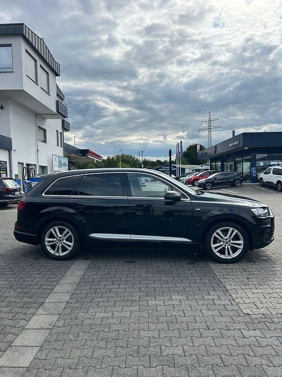 Gebraucht Audi Q7 Ambiente 218 PS (160 kW) 2018 Schwarz SUV