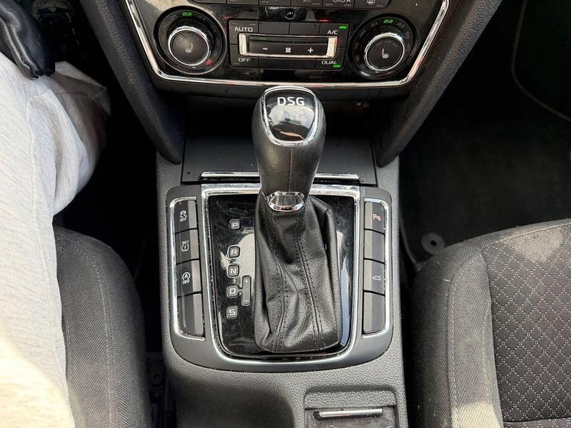 Gebraucht Skoda Superb 140 PS (102 kW) 2014 Braun Limousine