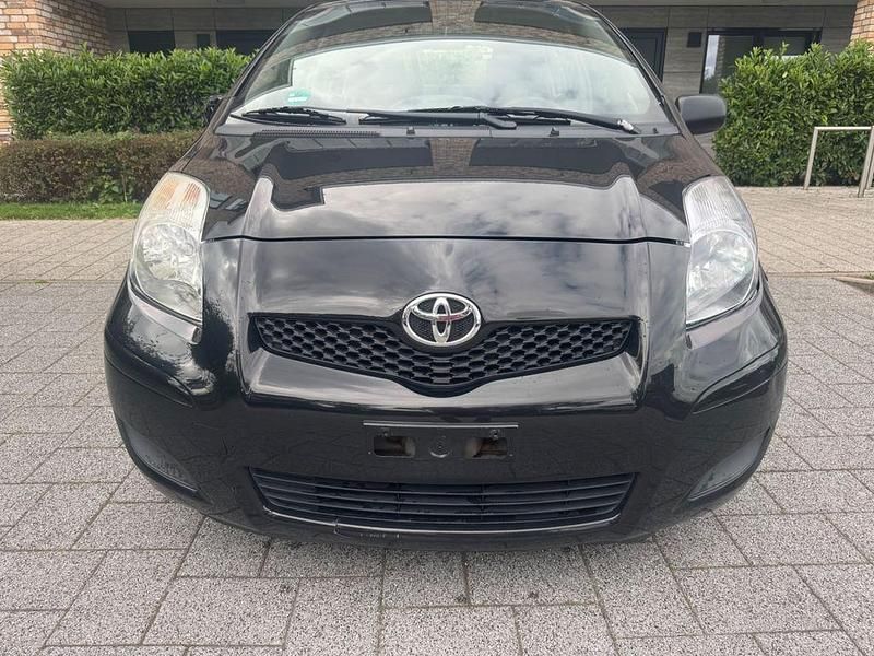 Schwarz Gebraucht 2009 Toyota Yaris Cool Limousine | 1.750 € (Superpreis) - Bild 1/4