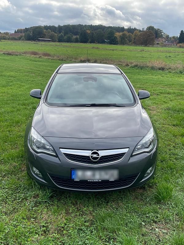 Gebraucht Opel Astra 140 PS (102 kW) 2010 Grau Limousine