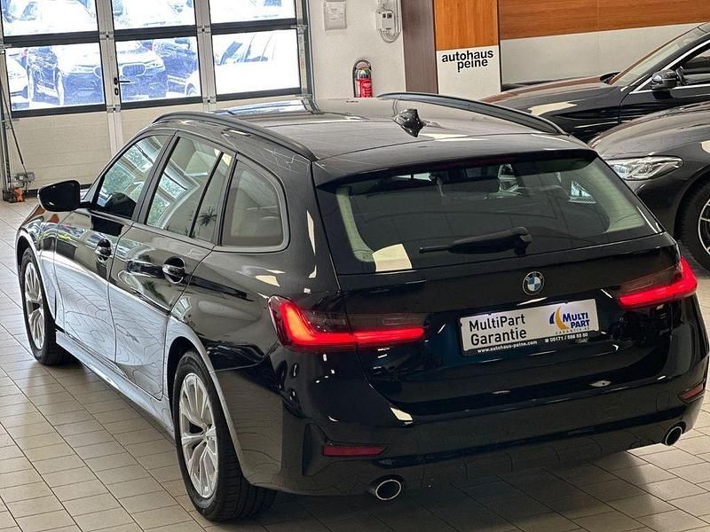 Gebraucht BMW 318 Sport Line 150 PS (110 kW) 2022 Schwarz Limousine