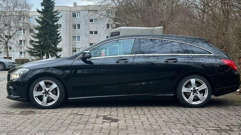 Gebraucht Mercedes CLA220 177 PS (130 kW) 2015 Schwarz Limousine