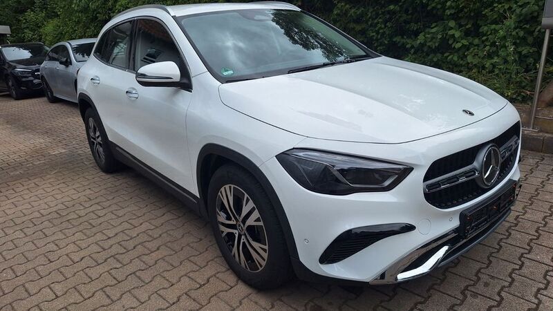 Weiß Gebraucht 2024 Mercedes GLA180 SUV | 33.999 € (Superpreis) - Bild 1/4