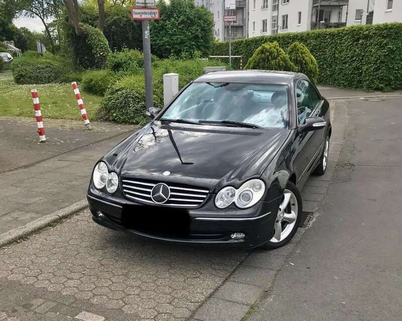 Schwarz Gebraucht 2003 Mercedes CLK240 Elegance Coupé | 4.900 € (Guter Preis) - Bild 1/4