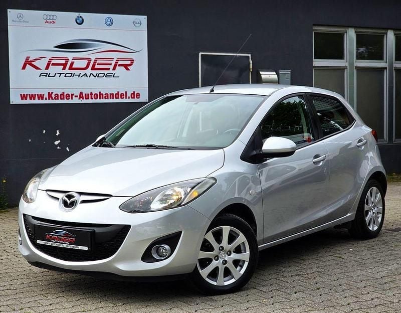 Silber Gebraucht 2012 Mazda 2 Active Limousine | 6.990 € (Fairer Preis) - Bild 1/4