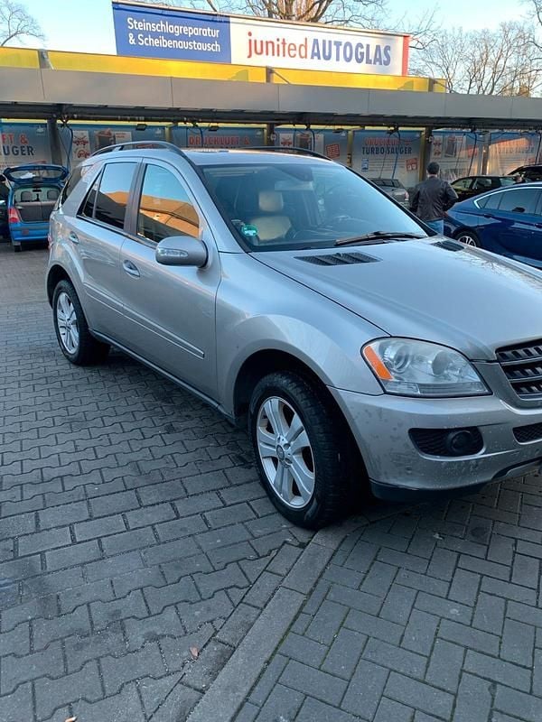 Silber Gebraucht 2007 Mercedes ML320 SUV | 2.800 € - Bild 1/2