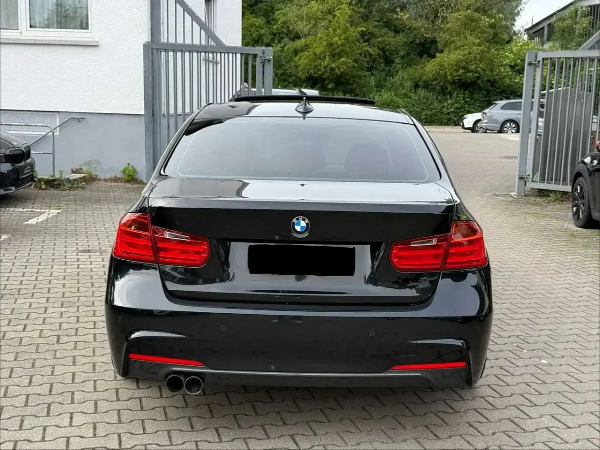 Gebraucht BMW 320 M Sport 184 PS (135 kW) 2012 Black sapphire metallic Limousine