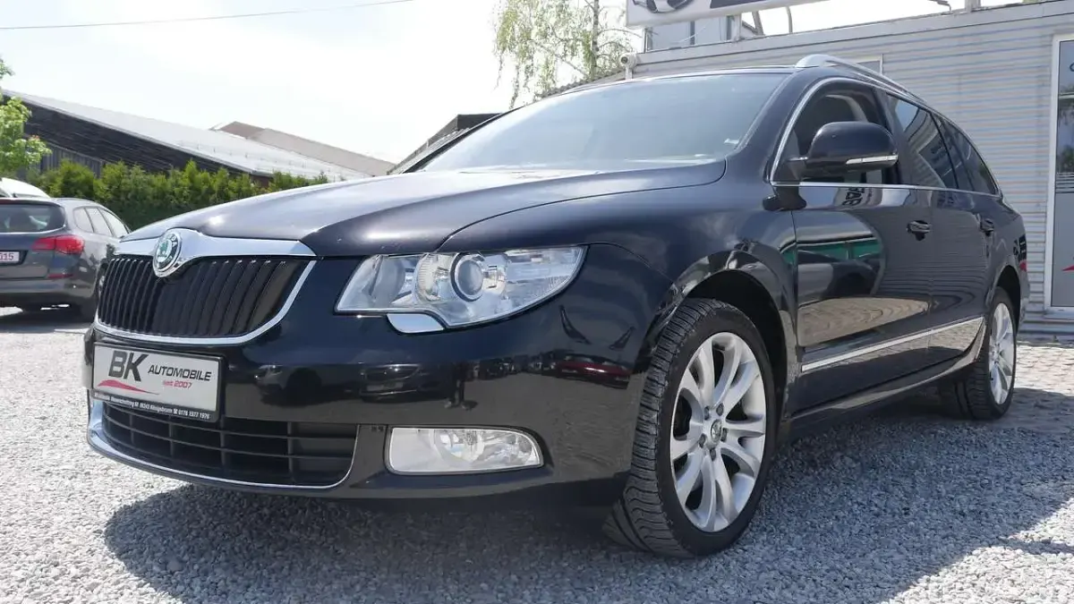 Gebraucht Skoda Superb 170 PS (125 kW) 2011 Schwarzmagic perleffekt Kombi