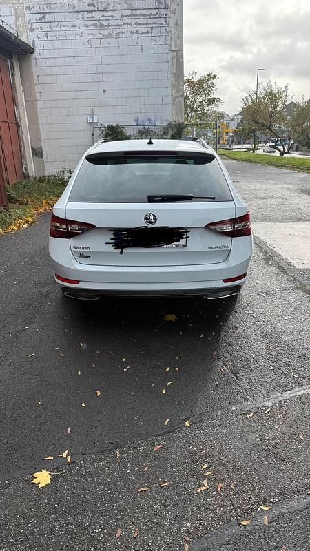 Gebraucht Skoda Superb SportLine 220 PS (161 kW) 2018 Weiß Kombi