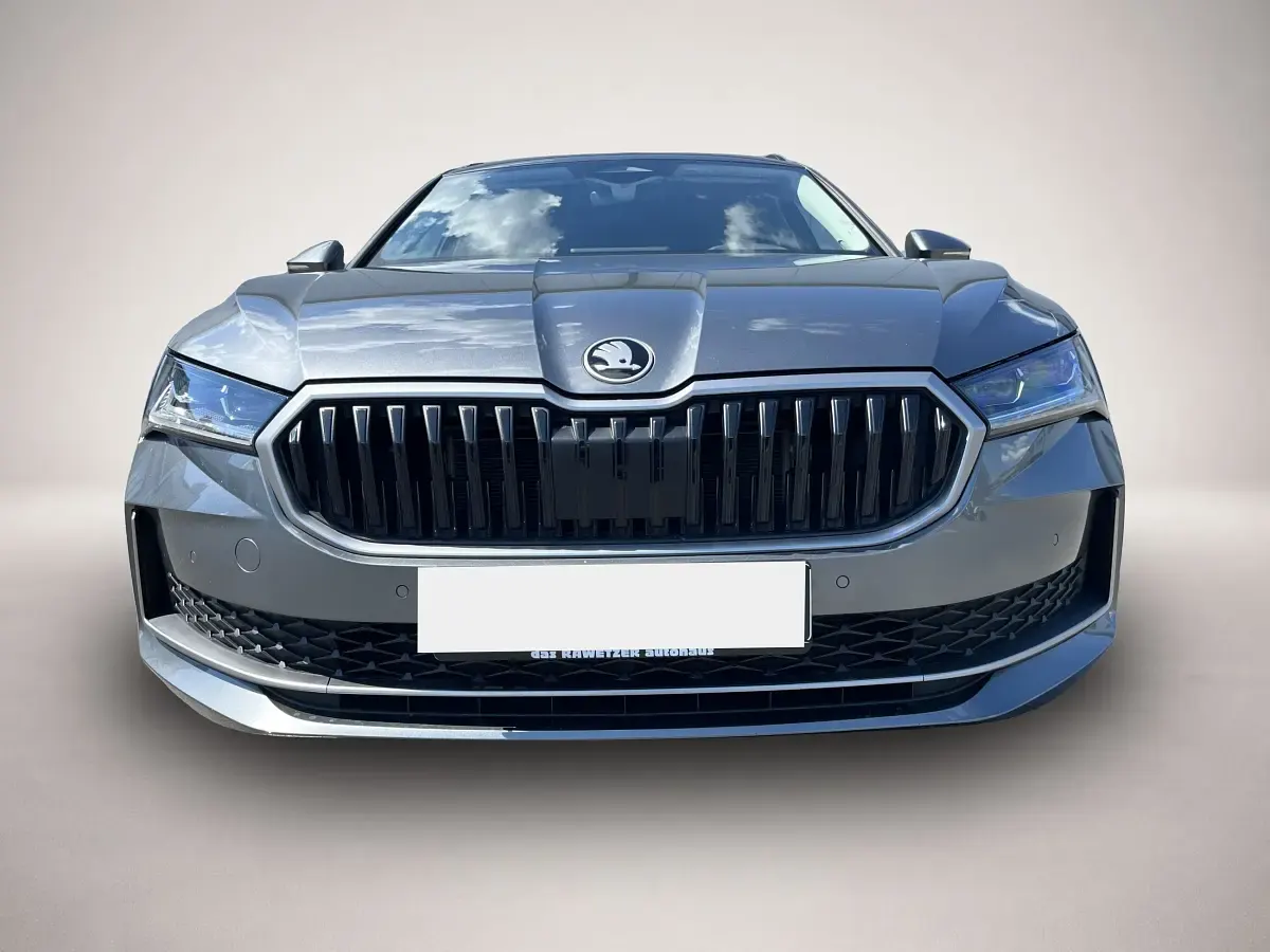 Gebraucht Skoda Superb Selection 150 PS (110 kW) 2025 Grau Kombi