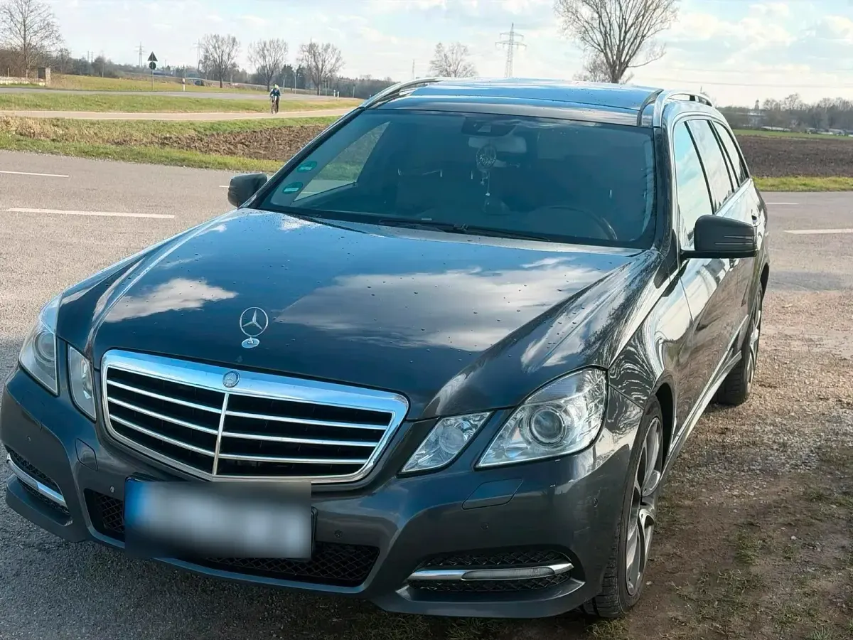 Gebraucht Mercedes E250 204 PS (150 kW) 2012 Grau Kombi