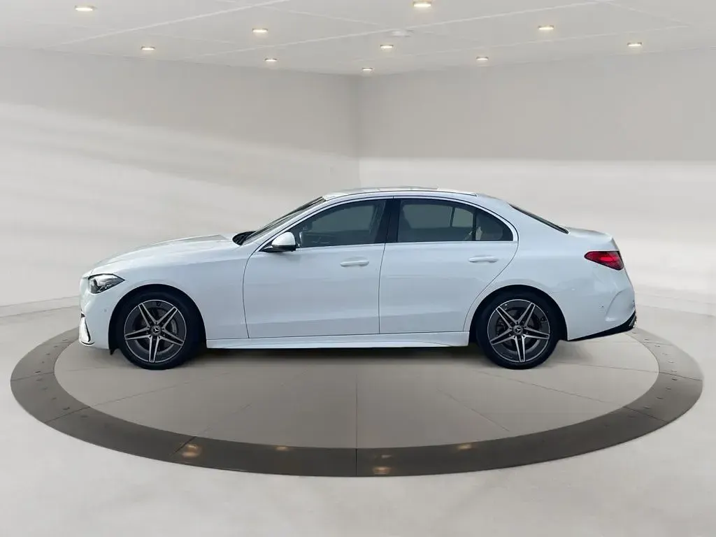 Gebraucht Mercedes C200 AMG 163 PS (119 kW) 2025 Weiß Limousine