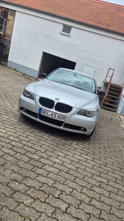 Silber Gebraucht 2004 BMW 525 M Sport Limousine | 8.500 € (Etwas zu teuer) - Bild 1/4