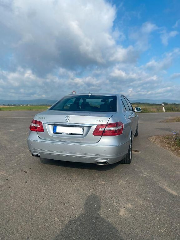 Gebraucht Mercedes E220 Avantgarde 170 PS (125 kW) 2011 Silber Limousine