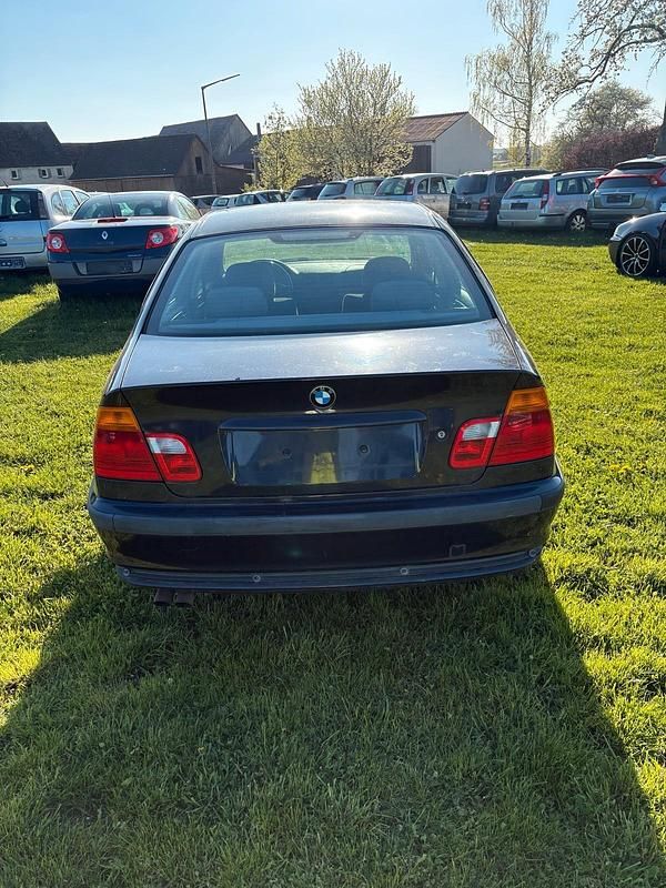 Gebraucht BMW 323 170 PS (125 kW) 1999 Blau Limousine