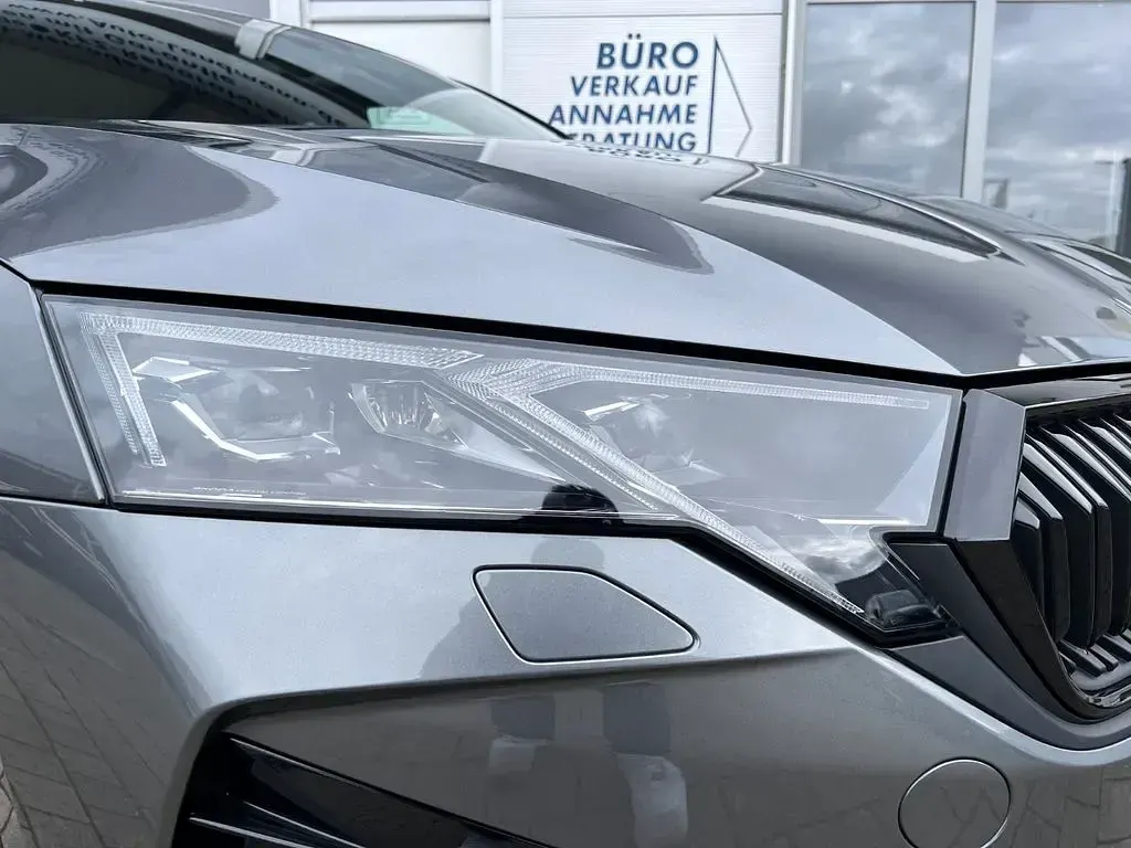 Neu Skoda Octavia RS 265 PS (194 kW) 2026 Grau Kombi