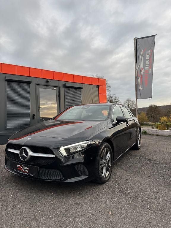 Schwarz Gebraucht 2018 Mercedes A220 Limousine | 20.900 € (Guter Preis) - Bild 1/4
