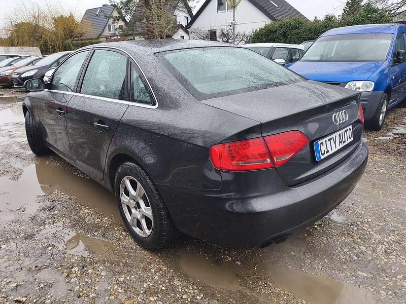 Gebraucht Audi A4 Attraction 160 PS (117 kW) 2011 Lavagrau perleffekt Limousine