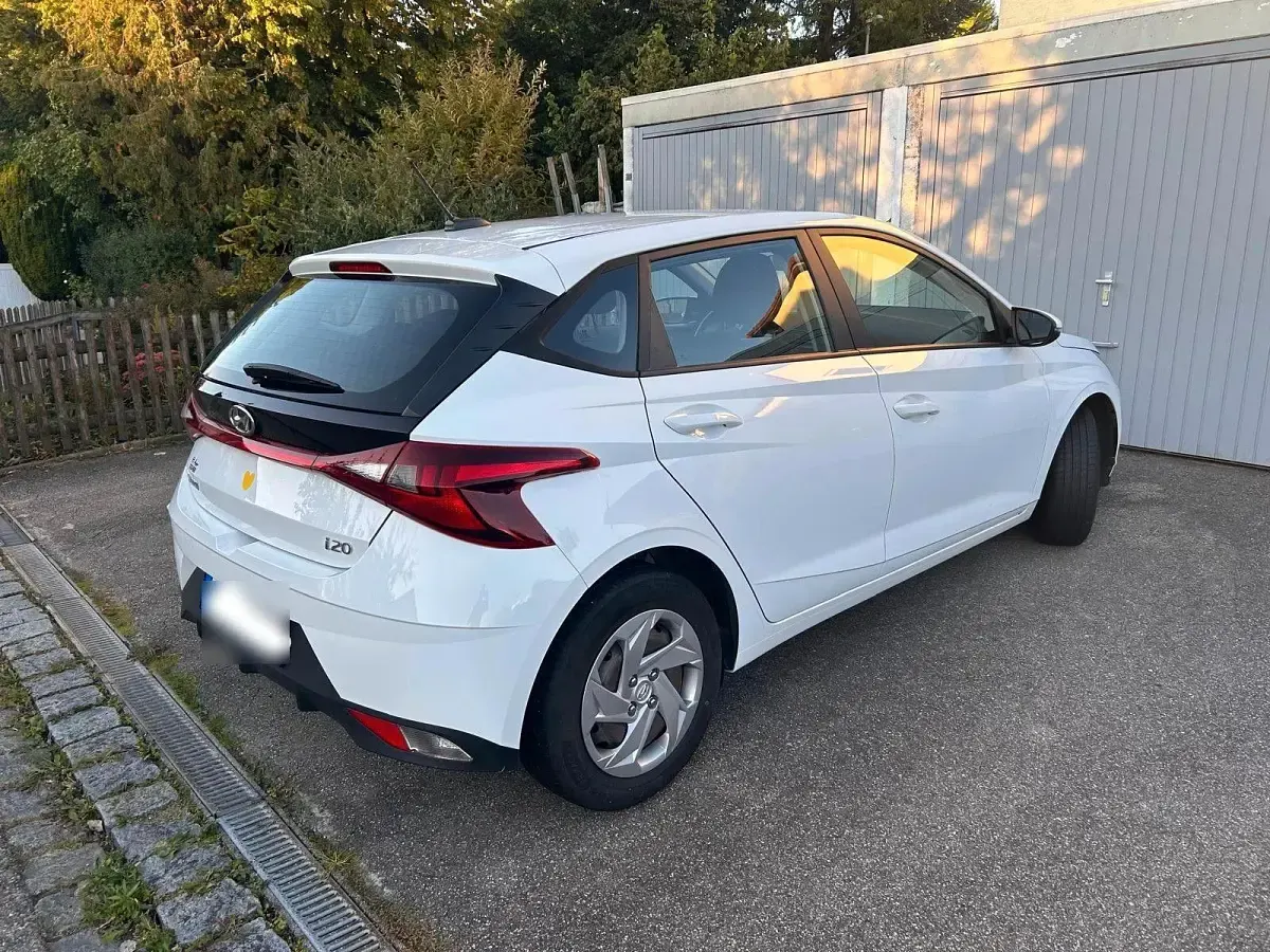 Gebraucht Hyundai i20 Select 101 PS (74 kW) 2022 Weiß Kleinwagen