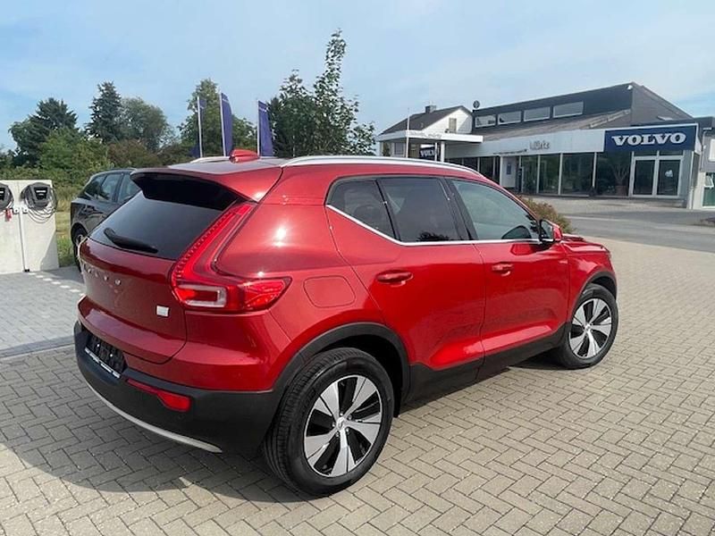 Gebraucht Volvo XC40 Core 261 PS (191 kW) 2022 Fusion red SUV
