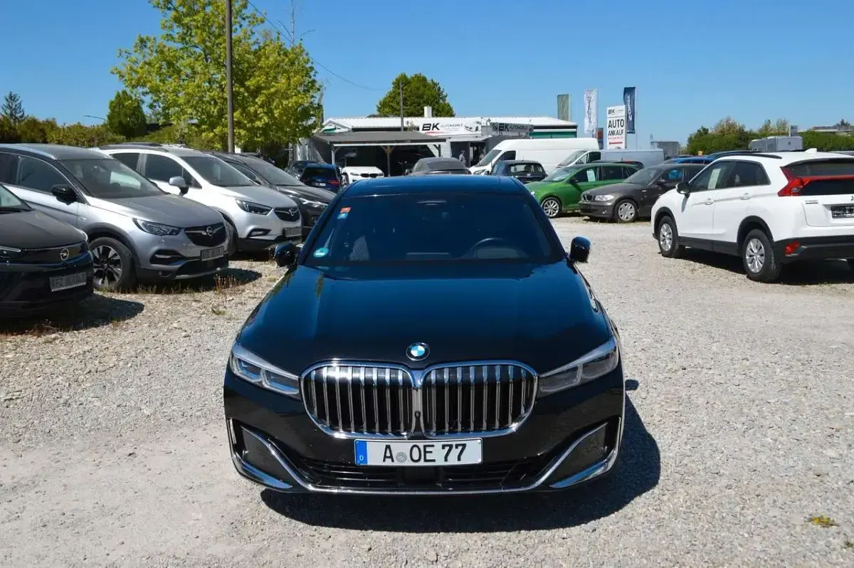 Gebraucht BMW 750 530 PS (389 kW) 2019 Saphirschwarz Limousine
