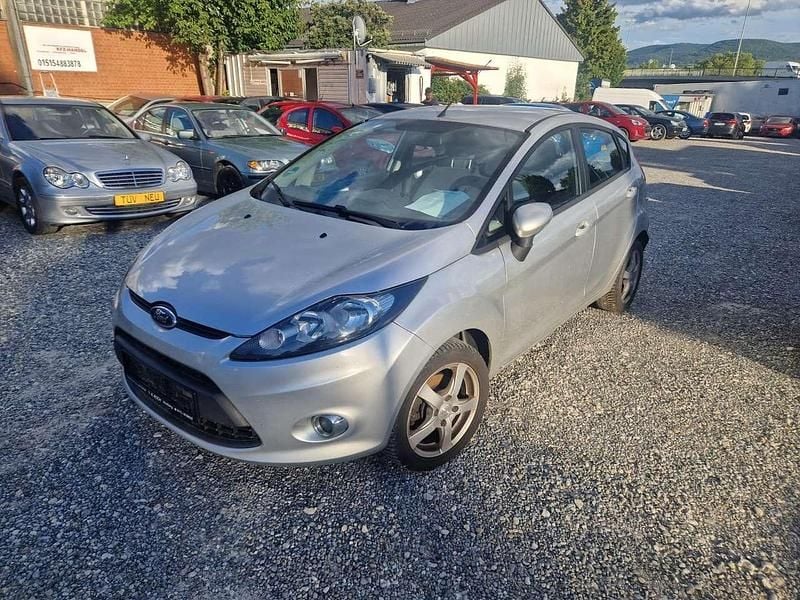 Silber Gebraucht 2012 Ford Fiesta Trend Kleinwagen | 1.300 € (Superpreis) - Bild 1/4
