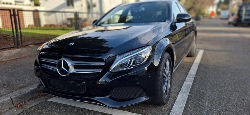 Schwarz Gebraucht 2015 Mercedes 220 Kombi | 10.700 € (Fairer Preis) - Bild 1/4