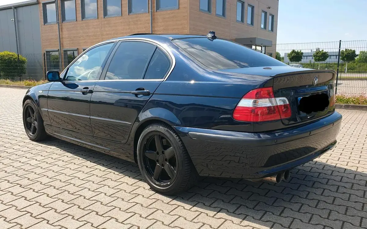 Używany BMW 330 231 KM (169 kW) 2004 Czarny Sedan/Limuzyna