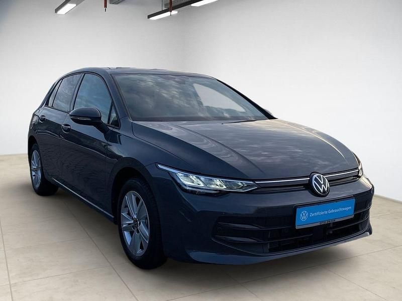 Gebraucht VW Golf VIII Life 150 PS (110 kW) 2024 Grau Limousine